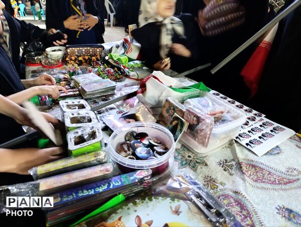 جلوه‌هایی از تجمع میدان امام خمینی(ره) قم در دومین شب محرم