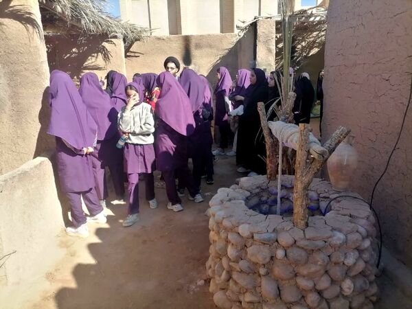 آشنایی نوجوانان با تاریخ صدر اسلام در نمایشگاه حدیث غربت یزد