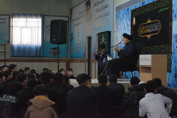 هم‌نوایی دانش‌آموزان مدرسه شهدای علم و فناوری در سوگ حضرت زهرا(س)