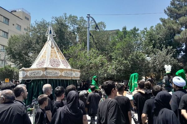 قافله عزاداری ظهر تاسوعا به یاد علمدار کربلا