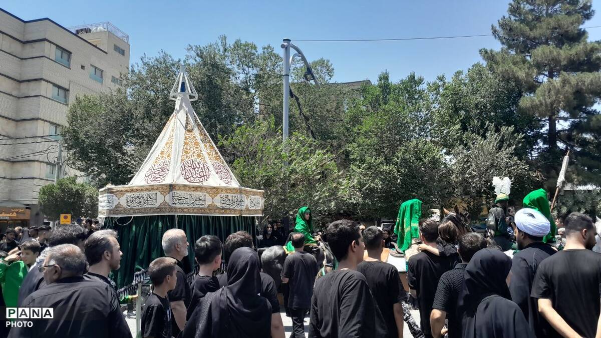 قافله عزاداری ظهر تاسوعا به یاد علمدار کربلا