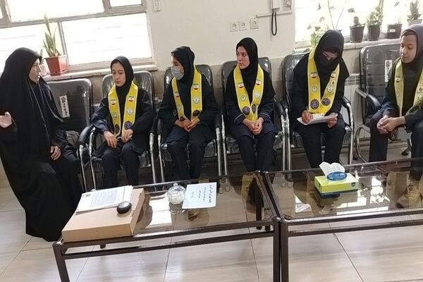 اولین جلسه شورای دانش آموزی در دبیرستان شهید مجید دهنوی  نیشابور