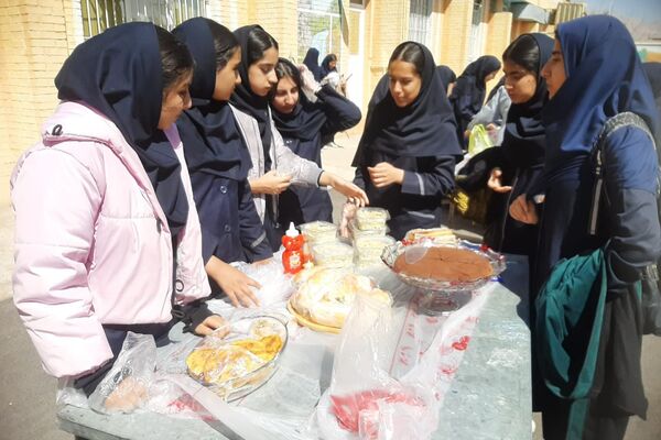 برگزاری بازارچه  کسب و کار دانش‌آموزی در آموزشگاه پویش ناحیه ۳شیراز 