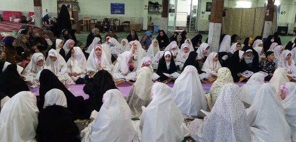 برگزاری محفل انس با قرآن با حضور قاریان برتر استانی در شهر اراک