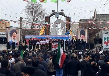 حضور پرشور دانش آموزان و فرهنگیان الیگودرز در راهپیمایی ۲۲ بهمن 

