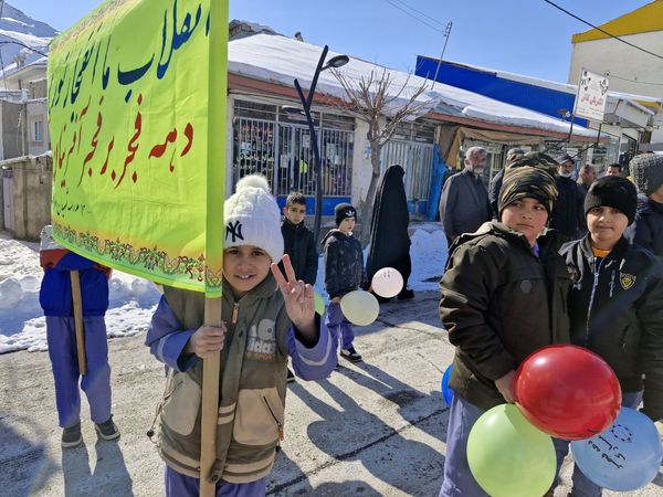 حماسه حضور گرم مردم بلده در سرمای زمستان 