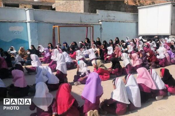 جشن عاطفه‌ها در دبستان ام‌البنین دیشموک