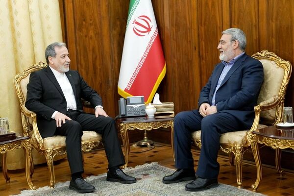 دیدار سفیر جمهوری اسلامی ایران در چین با وزیر امور خارجه