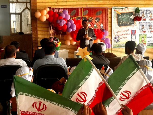 جشن شکوفه‌ها و طنین زنگ مهر در مدرسه فاطمه‌ الزهرا شهرستان جاسک