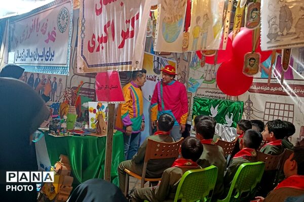  بازدید رئیس سازمان دانش‌آموزی شهرستانهای استان تهران از غرفه «با انرژی‌ها» در منطقه کهریزک
