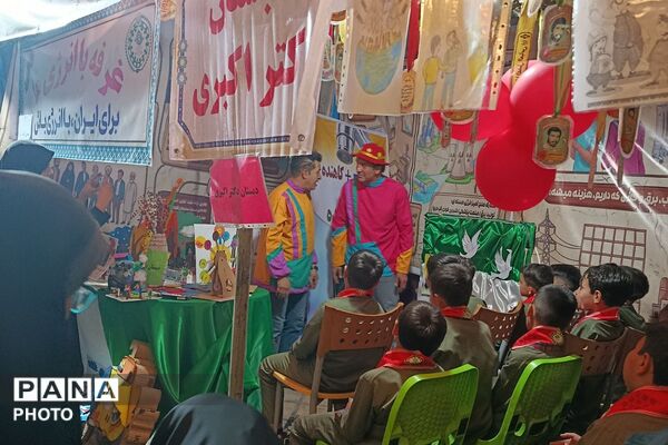  بازدید رئیس سازمان دانش‌آموزی شهرستانهای استان تهران از غرفه «با انرژی‌ها» در منطقه کهریزک