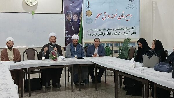 جلسه هماهنگی ۱۳ آبان و روز دانش‌آموز در شهر مهستان