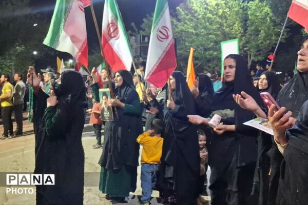 طوفان مردم لردگان در میدان؛ لبیک به ندای ولایت