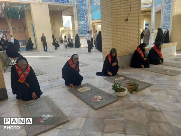 تجدید پیمان دانش‌آموزان پیشتاز ابرکوه آرمان‌های شهدا