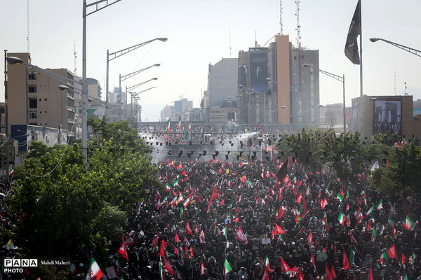 مراسم تشییع پیکر مطهر رهبر شهید انقلاب در تهران - 3
