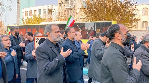 شکوه حضور فرهنگیان مناطق تهران در تشییع شهید گمنام