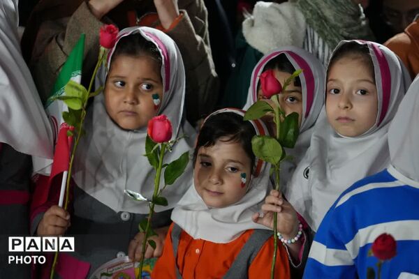 اجتماع بزرگ ریحانه‌های فاطمی در گرامیداشت شهدای میناب