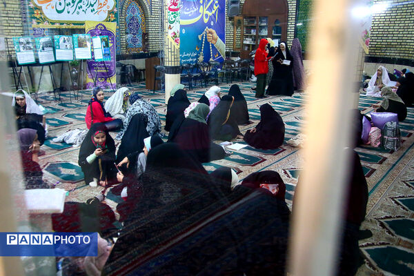 اعتکاف دانش‌آموزی در مسجد قائمیه