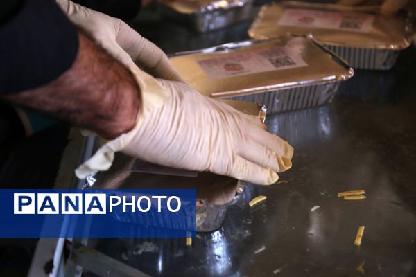  پخش 8600 غذای گرم با همت مرکز نیکوکاری شهید مهدی باکری و موسسه نذرواره در تبریز