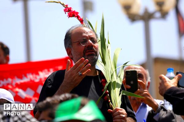 وداع با پیکر مطهر امام شهید در مصلای تهران