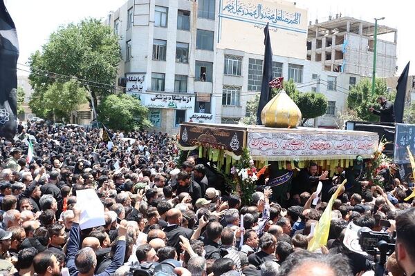 وداع با پیکر مطهر شهید حسین امیرعبدالهیان در شهرستان ری