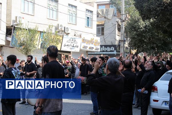 برپایی مراسم جاماندگان اربعین حسینی در امامزاده محمد(ع) کرج