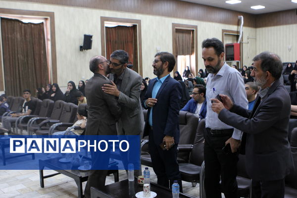 برگزاری مراسم تجلیل از دانش‌آموز خبرنگاران پانا و رتبه‌های برتر استانی فرهنگی و هنری در کاشان