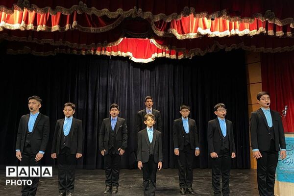 تجلیل از نویسندگان نوجوان ورامین به مناسبت روز شعر و ادب فارسی