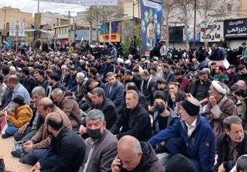 مردم خرم‌آباد در روز قدس زیر باران، با آرمان‌های انقلاب و رهبر شهید بیعت کردند