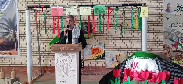 نواختن زنگ مهر و ایثار در مدارس جزیره هرمز 