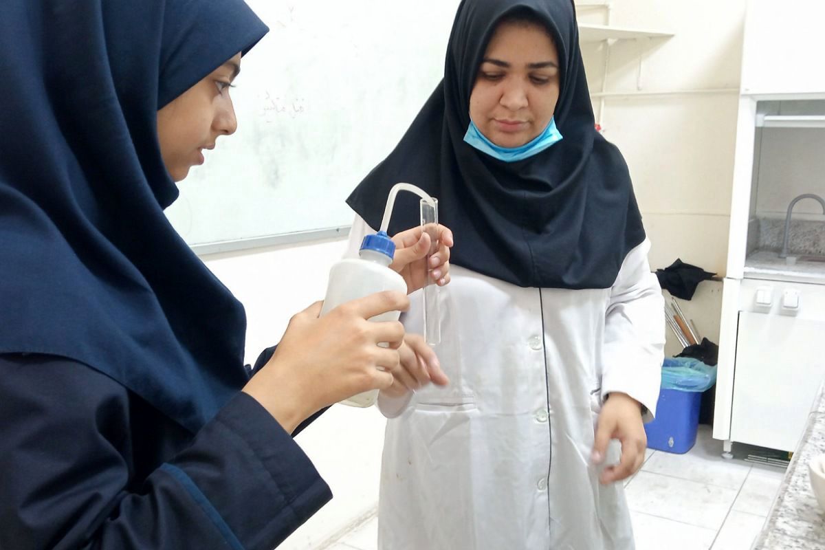 بازدید دانش آموزان دبیرستان حضرت ولیعصر (عج) ناحیه یک ری از پژوهش‌سرای رازی 