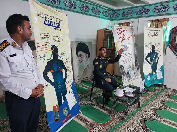 آموزش پیشگیری‌های اجتماعی در دبیرستان پسرانه جزیره بوموسی 