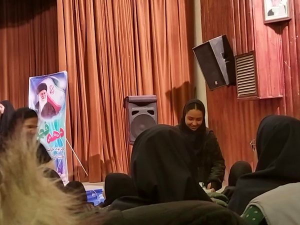 تجلیل از دانش‌آموزان برتر دبیرستان میردادماد
