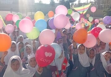 جشن جهانی روز کودک در مدرسه شهید عامل هوشمند شهرستان زارچ