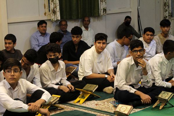 بزرگترین محفل انس با قرآن و افطاری دانش‌آموزان مدارس غیردولتی و هیات‌امنایی همزمان با سراسر کشور