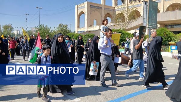 برگزاری نماز جمعه نصر به امامت رهبر معظم انقلاب اسلامی 