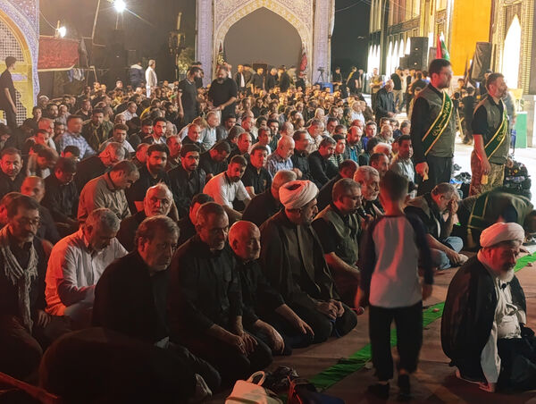 عاشقان حسینی در مسیر پیاده‌روی اربعین حسینی