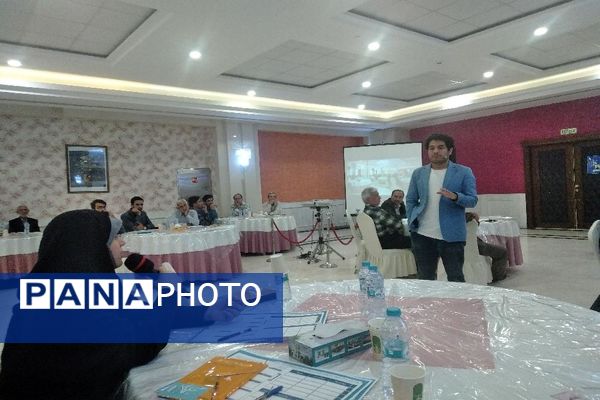 دوره و کارگاه تعاملی مربی، راهبر نسل جدید در مشهد