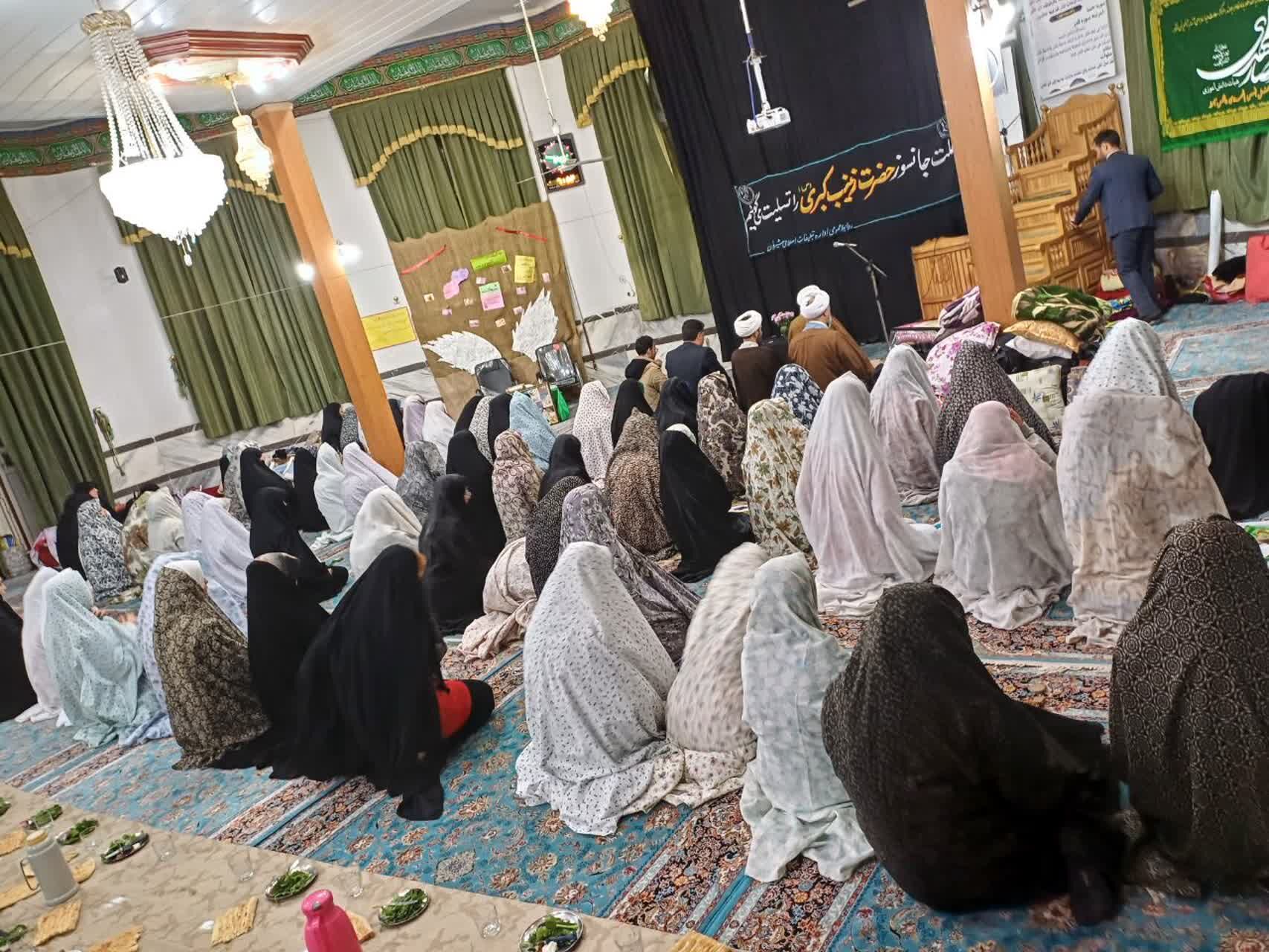 حضور ۷۲ دانش‌آموز دختر معتکف به نیت ۷۲ شهید کربلا در مسجد باب الحوائج شیروان