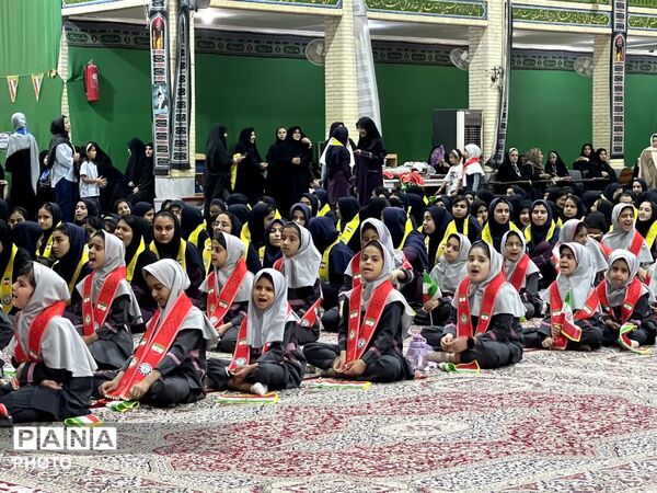 جلوه‌‌ای دیدنی از شور دانش‌‌آموزان در برنامه سالروز تاسیس سازمان دانش آموزی در یزد