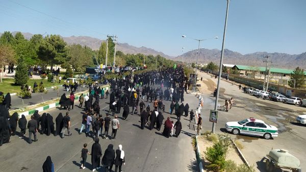 حضور پرشور مردم کاشمر در پیاده‌روی جاماندگان اربعین حسینی