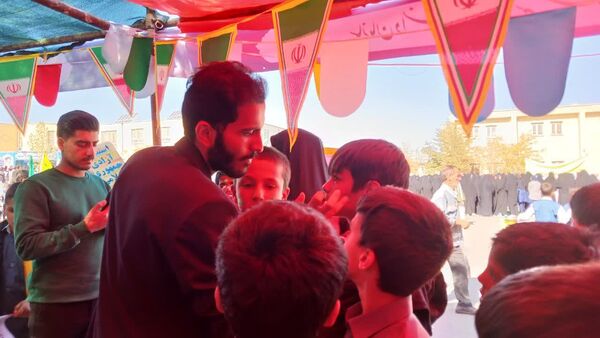 برپایی غرفه‌های سازمان دانش‌آموزی خراسان‌جنوبی در راهپیمایی 13 آبان