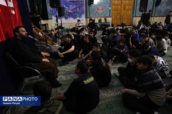 اعتکاف دانش‌آموزی در حسینیه ارشاد