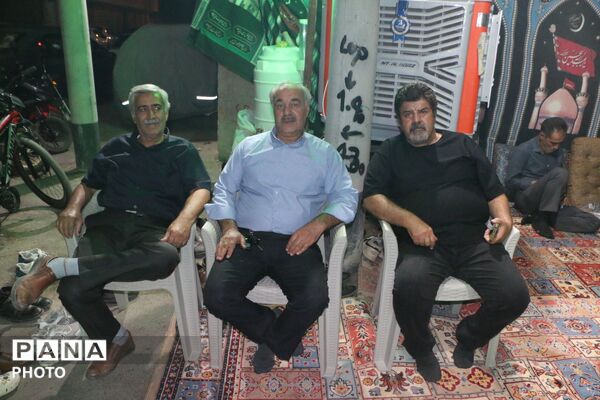 روضه‌خوانی کنار ریل قطار یزد؛ آیینی متفاوت در مسیر عبور شهروندان