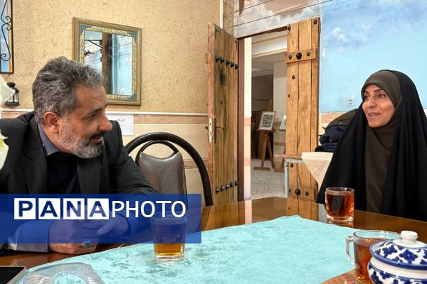 ارزیابی کیفیت آثار دانش آموزان در بازدید معاون پرورشی اسلامشهر از دبیرخانه مسابقات فرهنگی هنری "فردا"