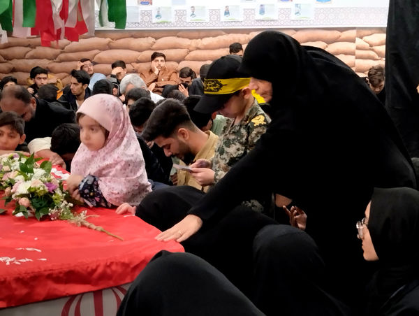 وداع با پیکر شهید «محسن صداقت» در معراج الشهدای قم