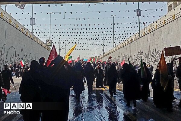 خروش نوجوانان در بدرقه رهبر شهید