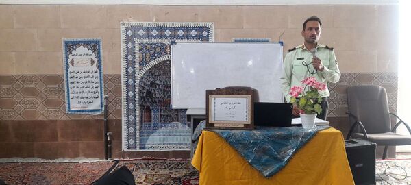  گرامیداشت هفته نیروی انتظامی در آموزشگاه مرحوم پاکدل خلیل آباد 