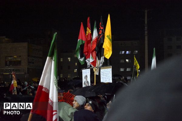 تجمع مردم انقلابی اسلامشهر زیر بارانِ اشک و غیرت 