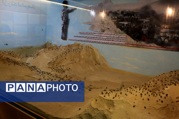 بازدید معلمان قم از موزه دفاع مقدس همدان-2